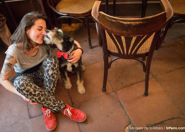 Amores perros ¡con premio! comparte fotos de los besos que le das a tu can y verás :-)