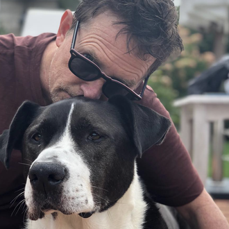 Michael J. Fox y su perro Gus, una amistad terapéutica