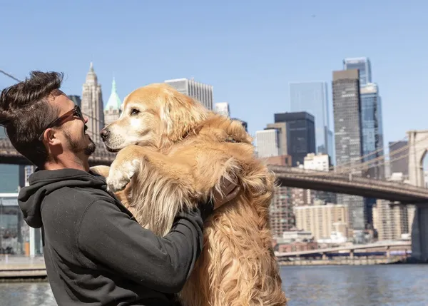 Jesse y Shurastey han muerto: el instagrammer que recorría el mundo con su can fallece en accidente de tráfico