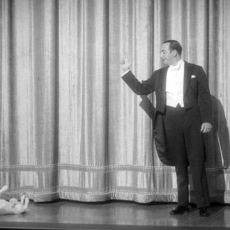 Perros haciéndose los muertos, todos quieren ser como Uggie