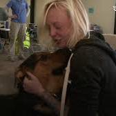 Un mes después de perder su hogar en un incendio …