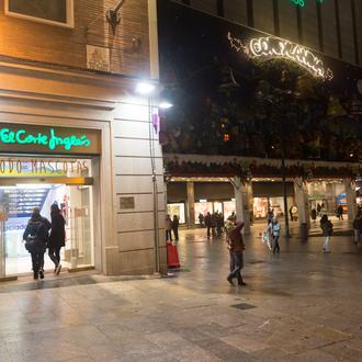 Cachorros expuestos y a la venta en El Corte Inglés …