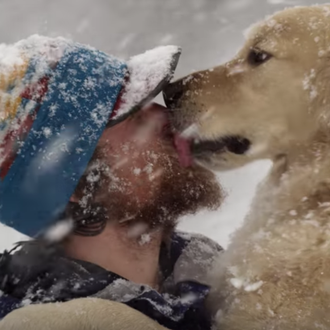 El (guapérrimo) héroe de la nieve: el gran vínculo entre …