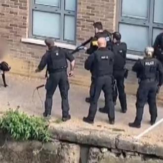 La policía de Londres recibe multitud de críticas por matar …