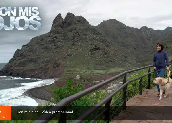 Viajando con otros sentidos más allá de la vista: Pili y Kenzie nos descubren España y el mundo