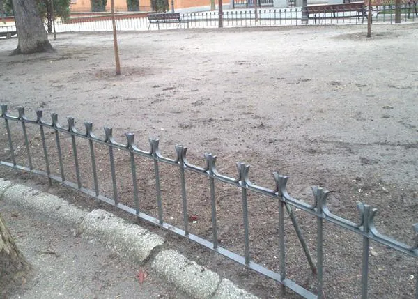 Perros gravemente heridos por los cerramientos en el Parque Eva Perón ¿hasta cuando?